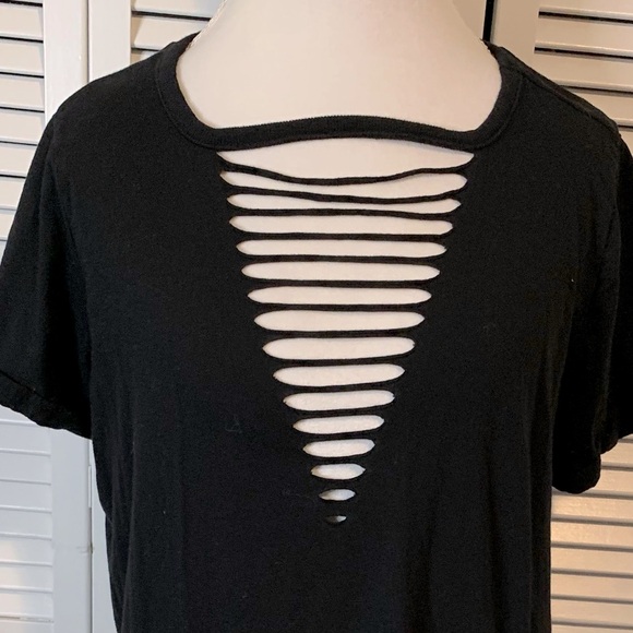 Cotton V-Neck Ladder Slash Tee - Picture 2 of 5